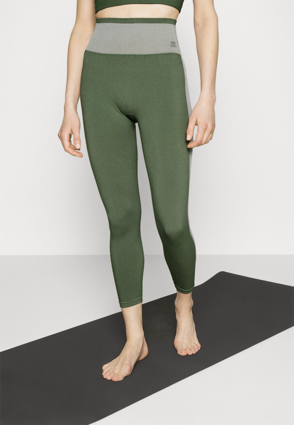 

Тайтсы Yogasearcher, Серый