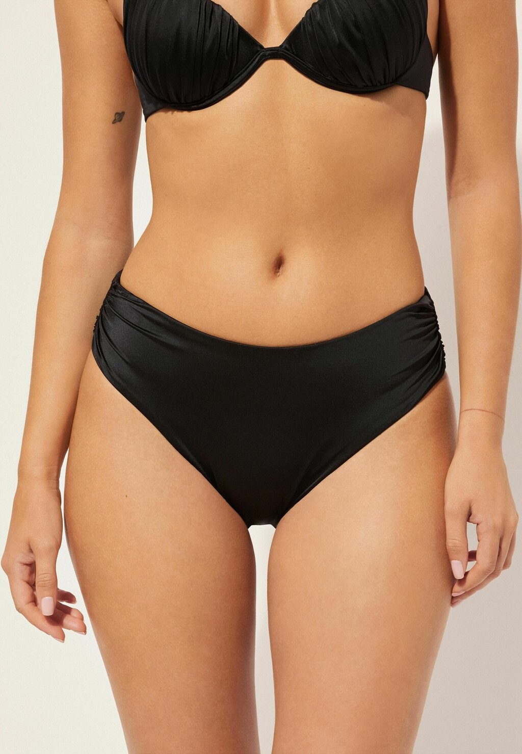 

Плавки бикини SHINY SATIN Calzedonia, черный металлик