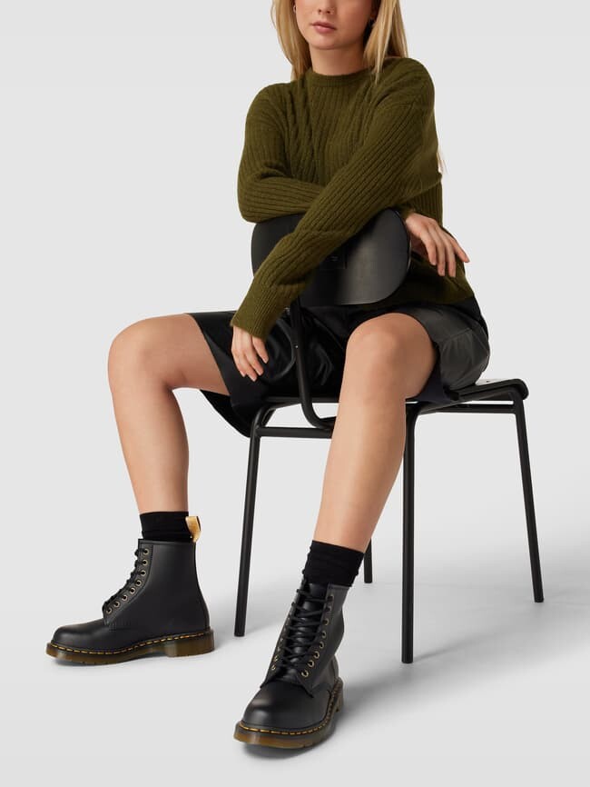 

Ботинки на шнуровке под кожу Dr. Martens, черный