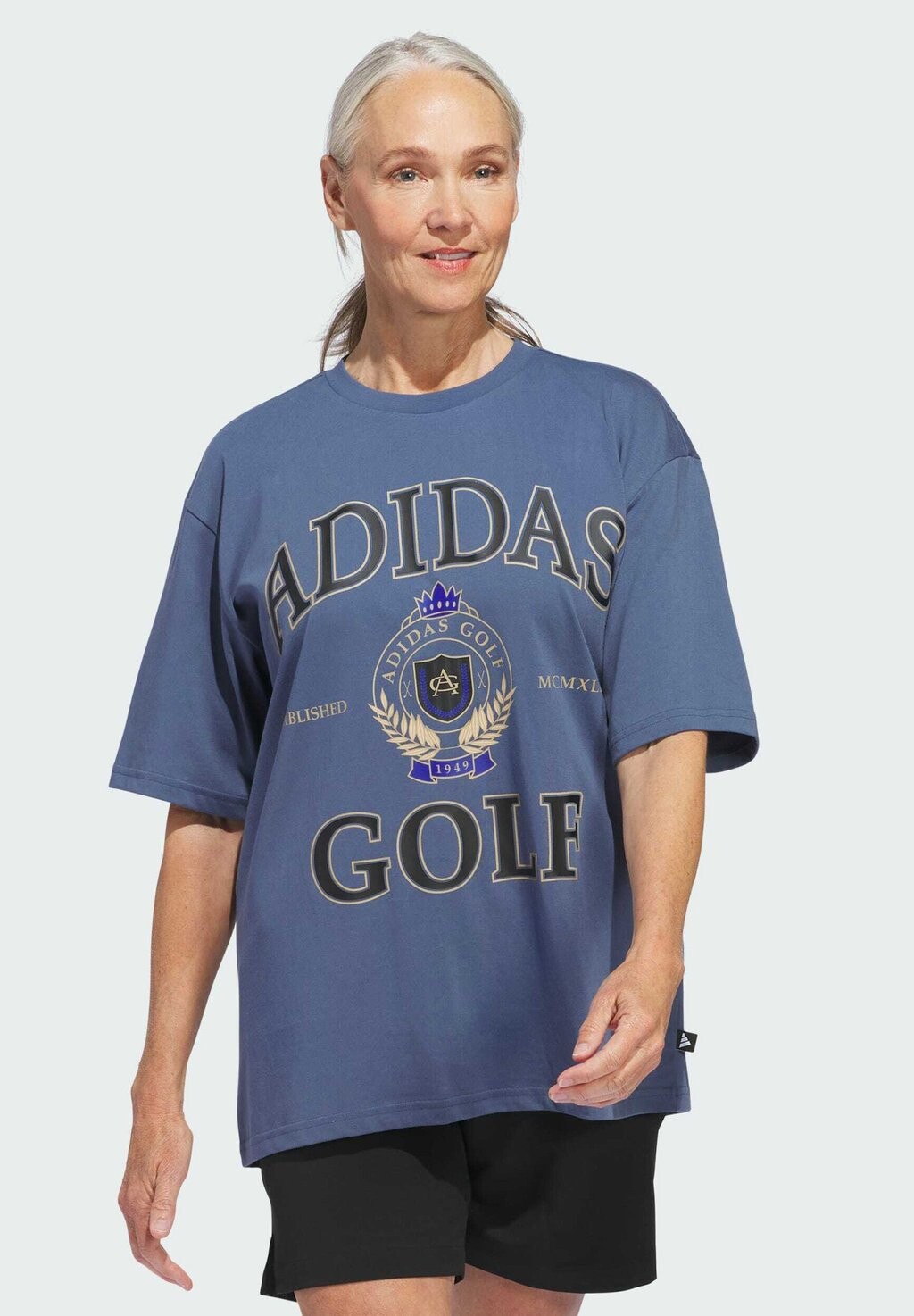 

Футболка с принтом GO-TO CREST GRAPHIC BOYFRIEND adidas Performance, цвет preloved ink