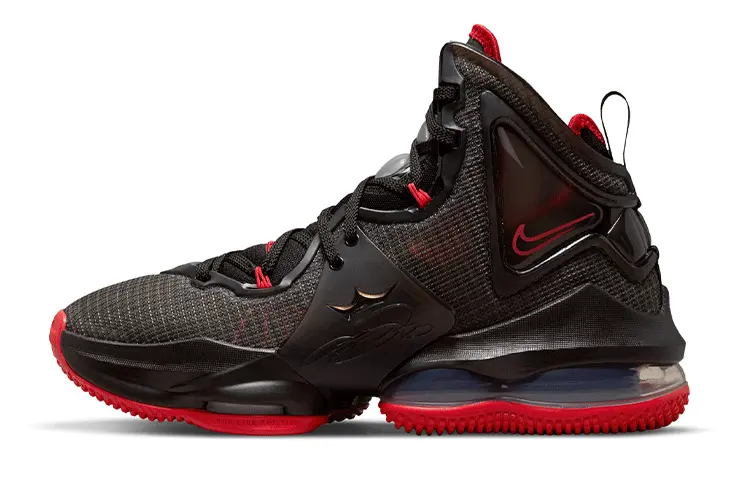 

Баскетбольные кроссовки Nike Lebron 19 (GS) черный/красный