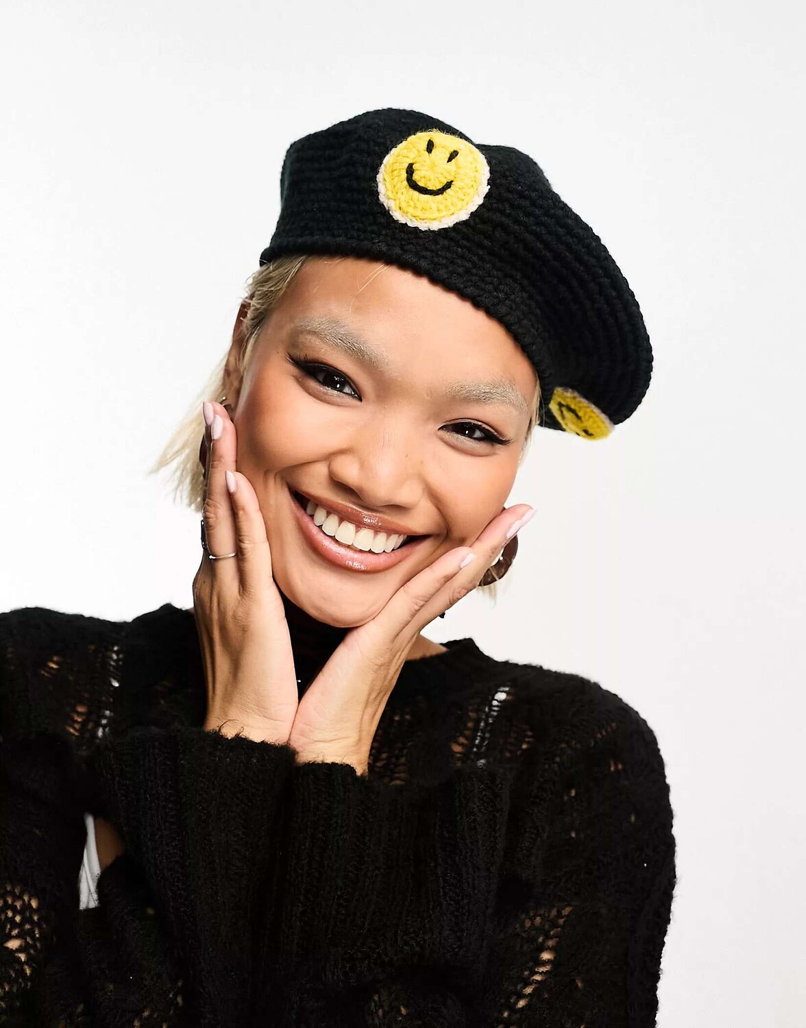 

Вязаный крючком берет ASOS Happy Face