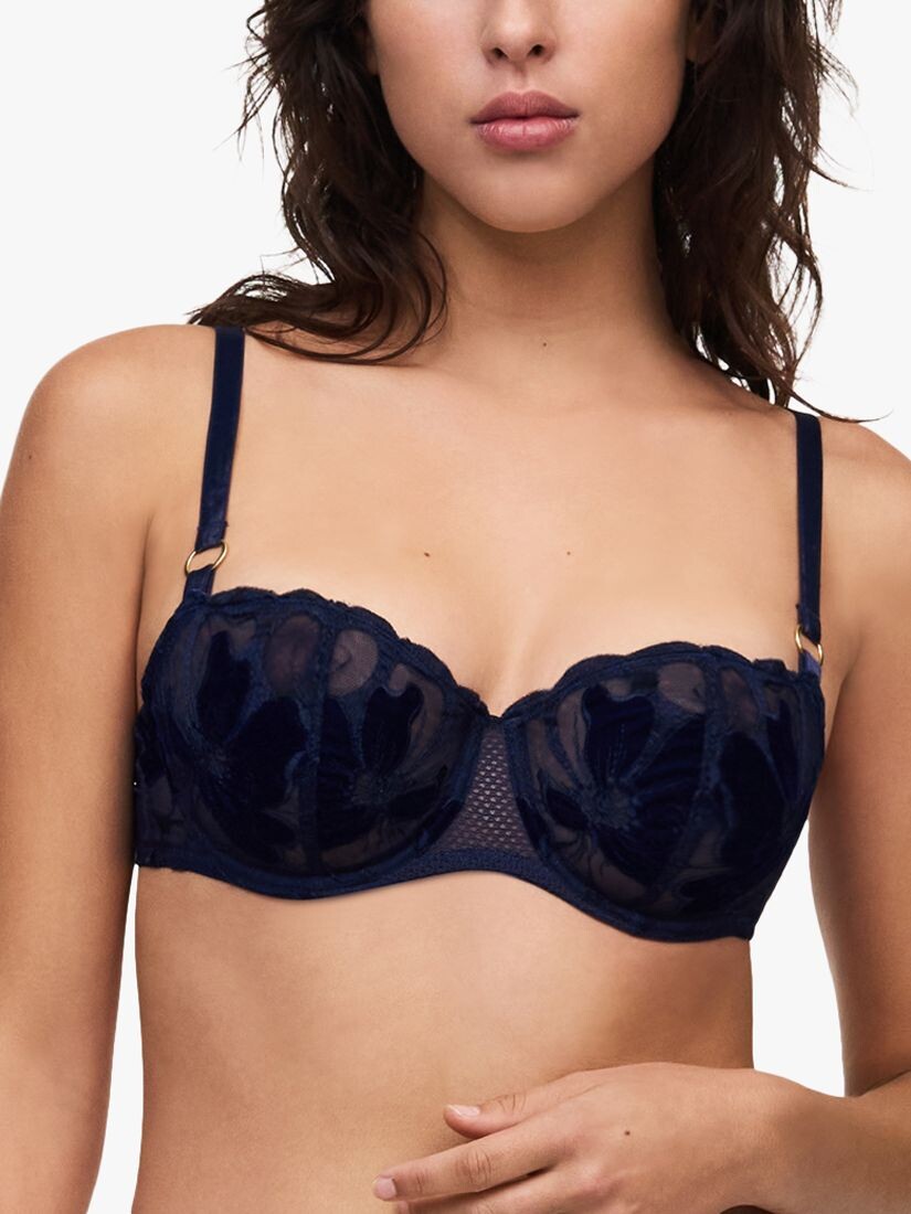 

Бюстгальтер-балконет Chantelle Fleurs Signature с половиной чашек, бархатный морской синий