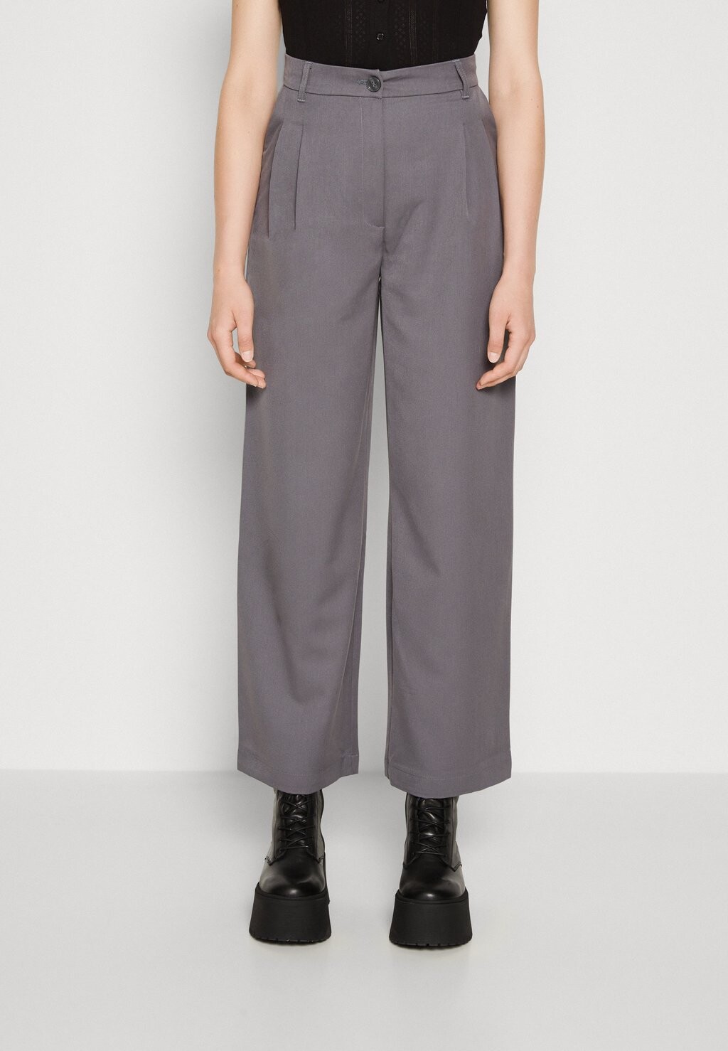 

Тканевые брюки Monki, серый