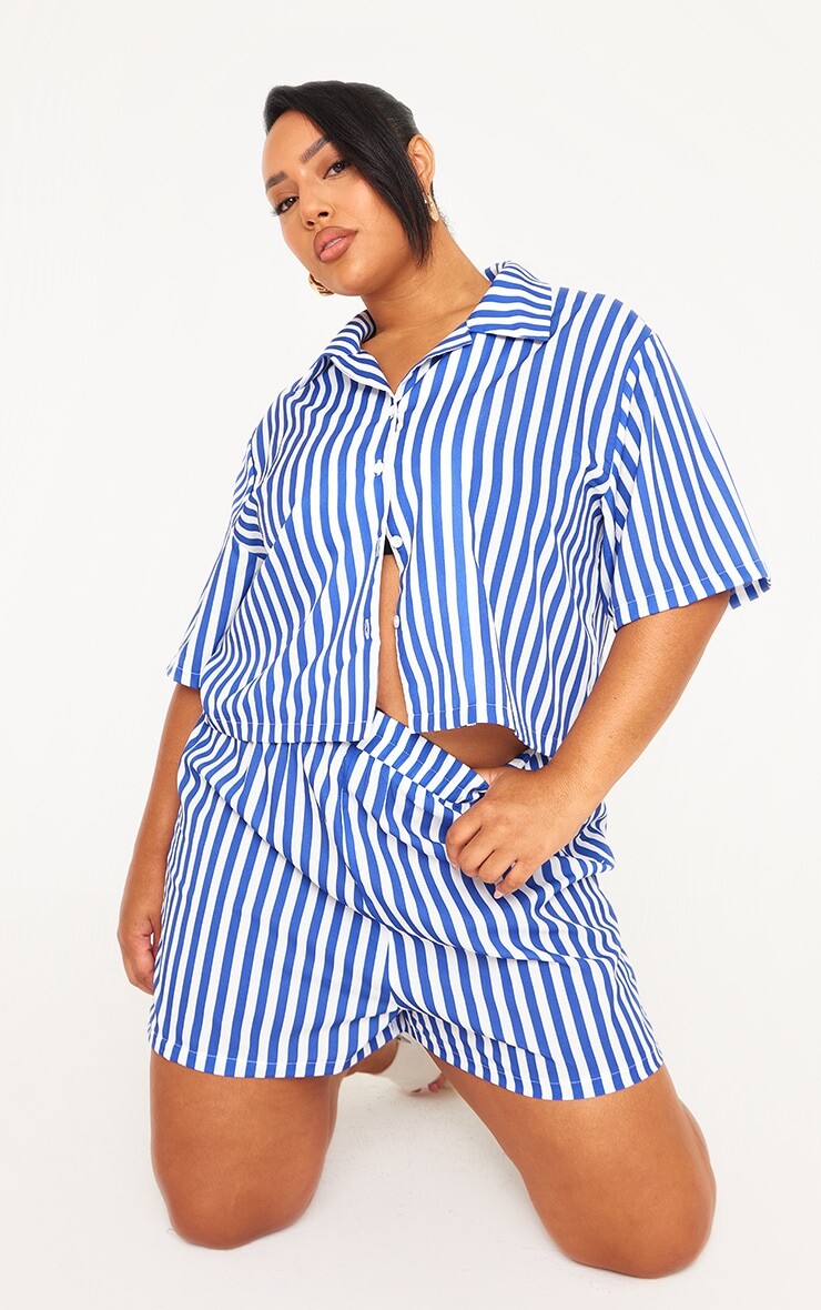 

PrettyLittleThing Рубашка с коротким рукавом в синюю полоску Plus