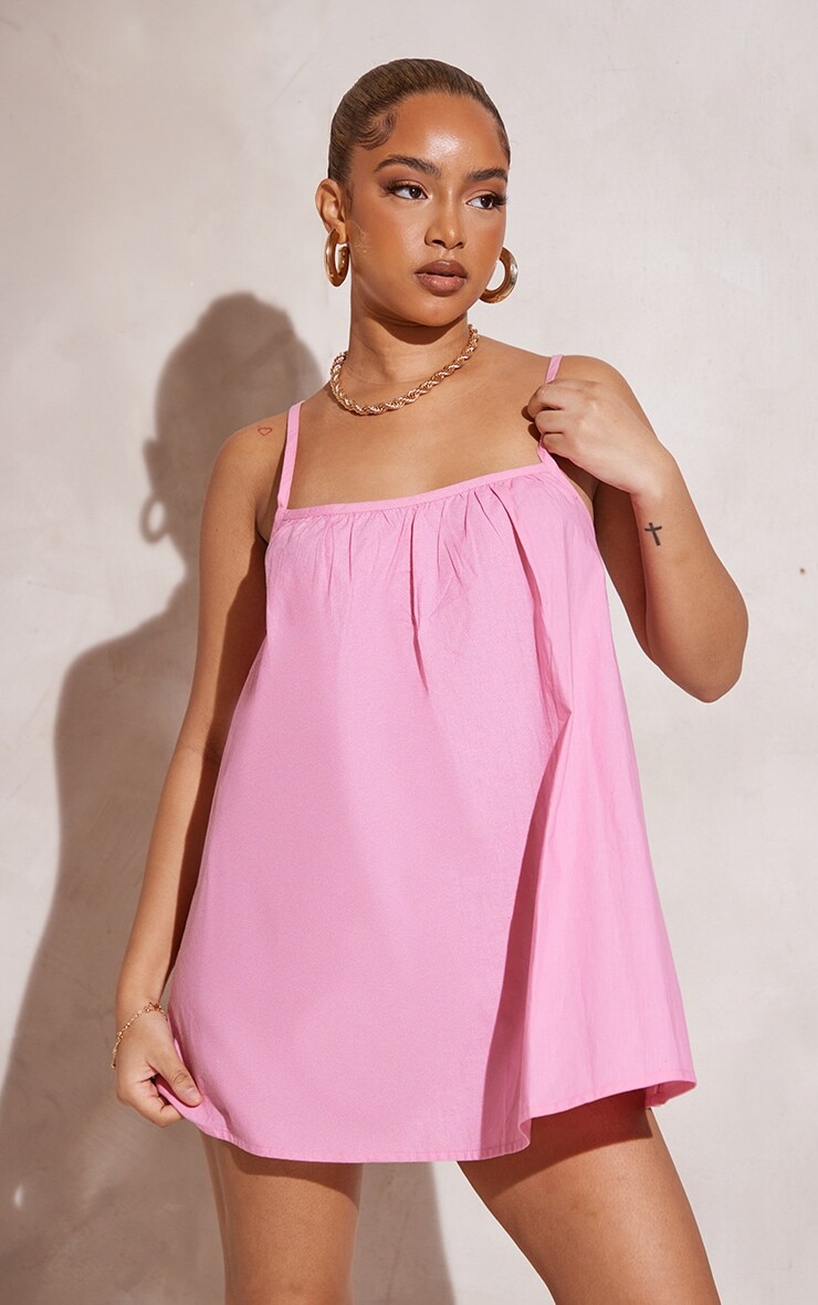 

PrettyLittleThing Свободное платье из хлопкового поплина миниатюрного ярко-розового цвета