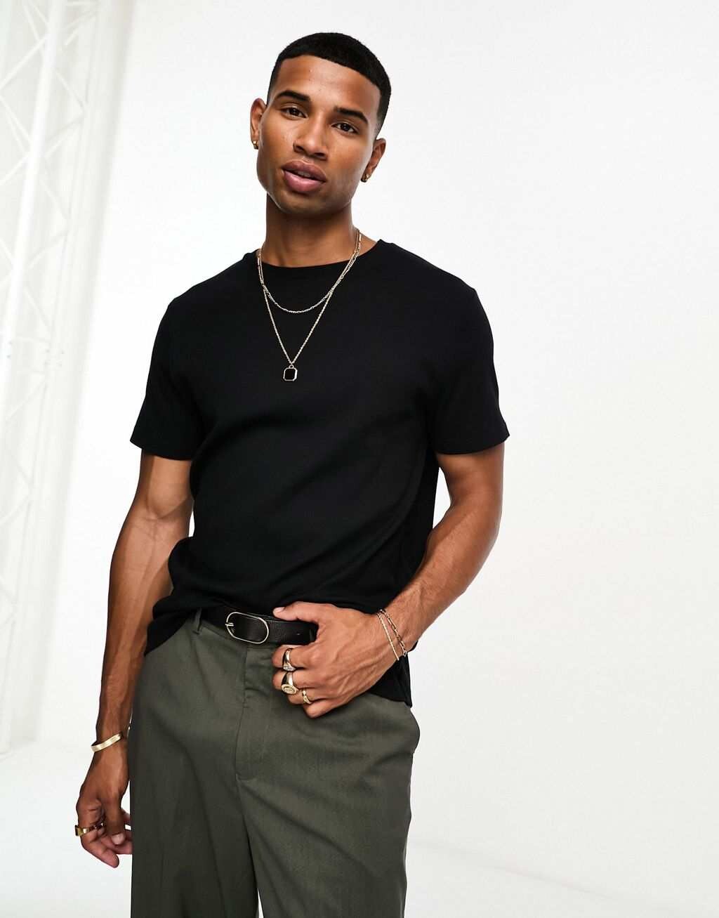 

Черная футболка в рубчик с мускулистым кроем ASOS DESIGN, Черный