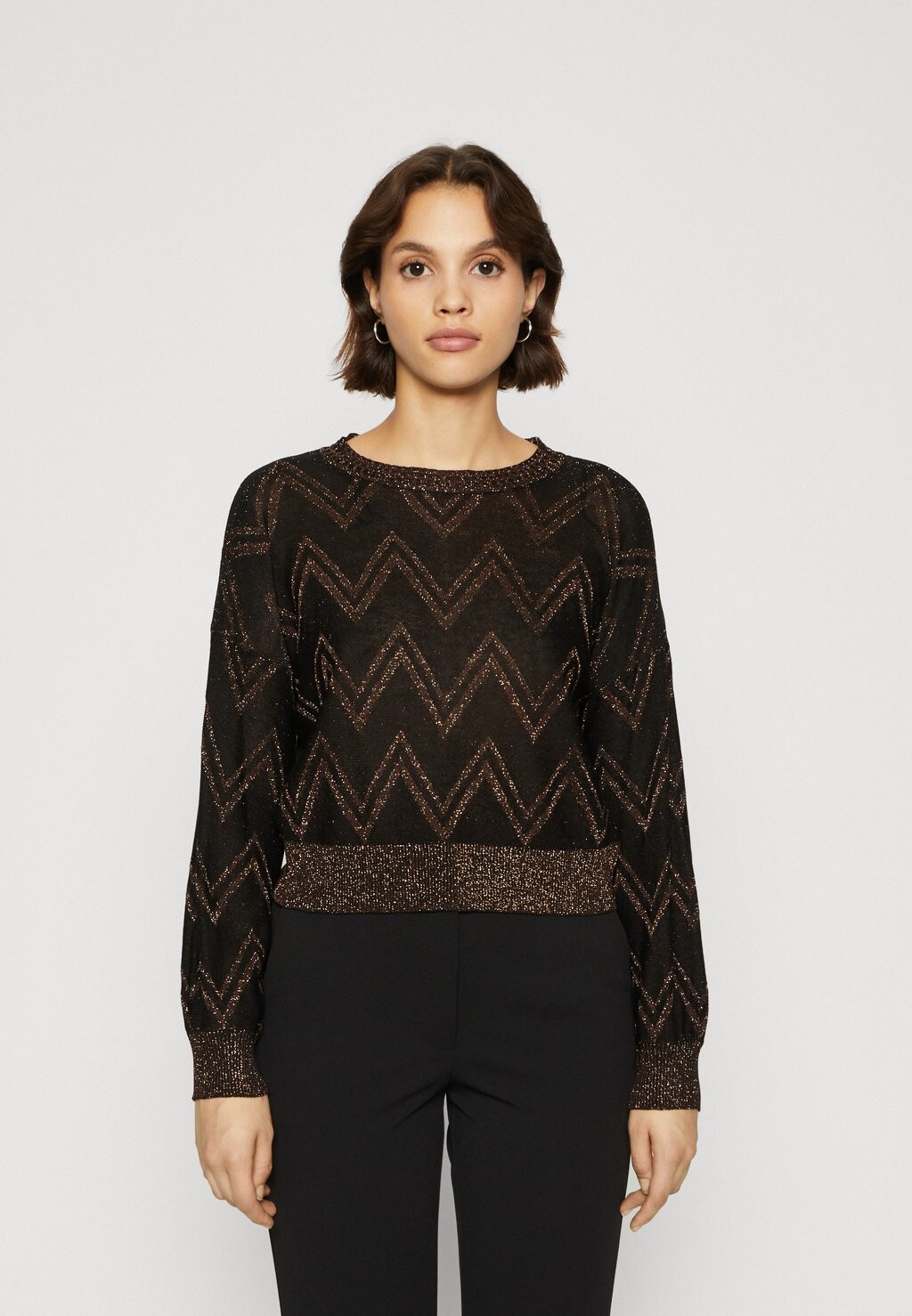 

Свитшот ONLY Petite ONLNICKY LIFE, цвет black/dark gold