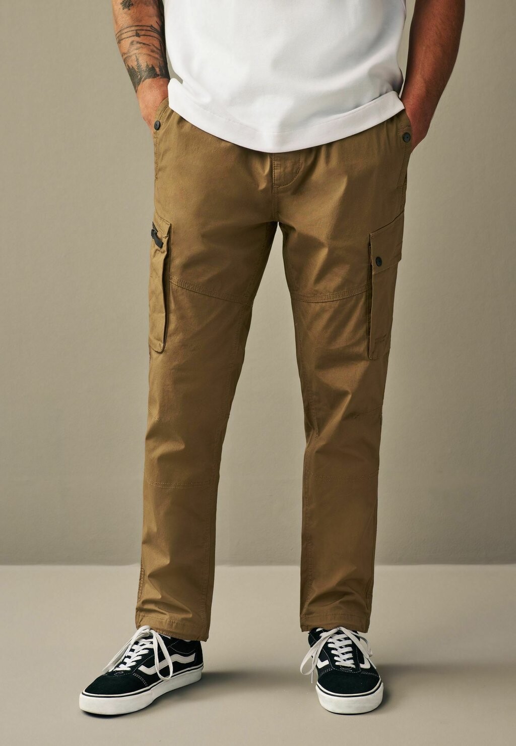 Брюки-карго TAPERED STRETCH CARGO TROUSERS REGULAR FIT Next, коричневый