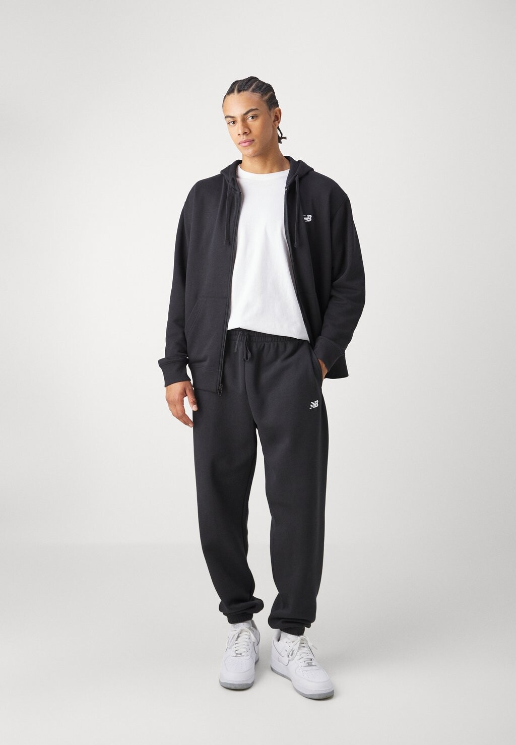 

Брюки тренировочного костюма Sport Essentials New Balance, черные