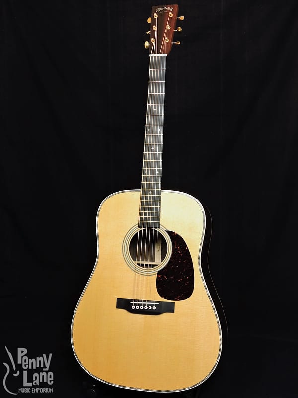 

Акустическая гитара Martin D-28 Modern Deluxe Acoustic Dreadnought Guitar with Case