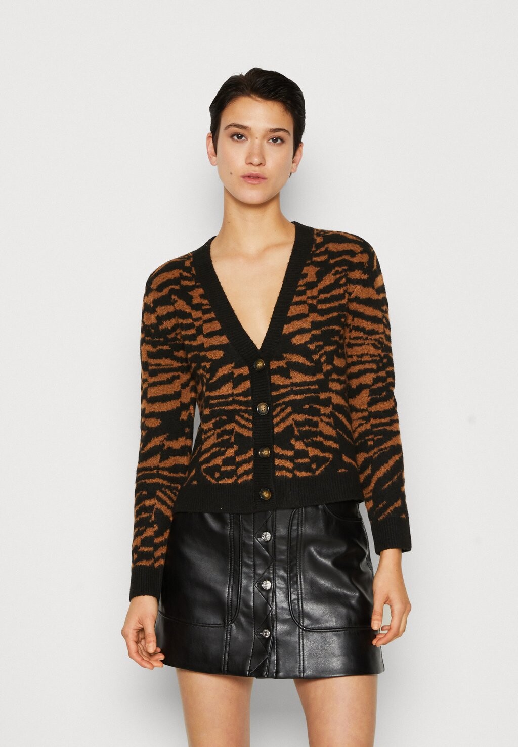 

Кардиган ONLY ONLRIA ANIMAL STRIPE CARDIGAN, цвет black/argan oil
