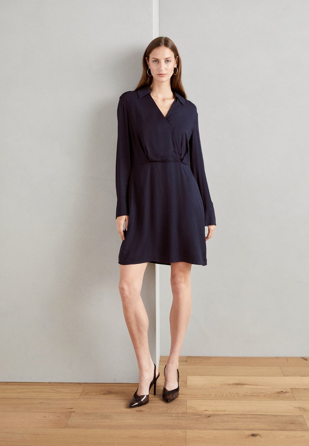 

Дневное платье DRESS MODERN WRAP STYLE SHIRT COLLAR LONG SLEEVE Marc O'Polo, темно-синий