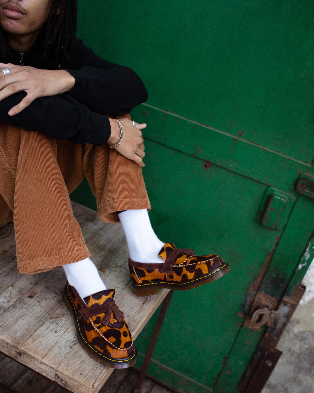 

Лоферы Adrian Made in England с кисточками и волосами Dr. Martens