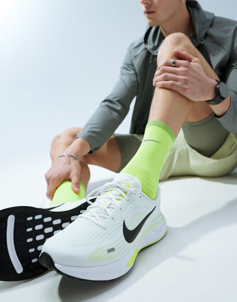 

Nike – Journey – Бело-желтая спортивная обувь