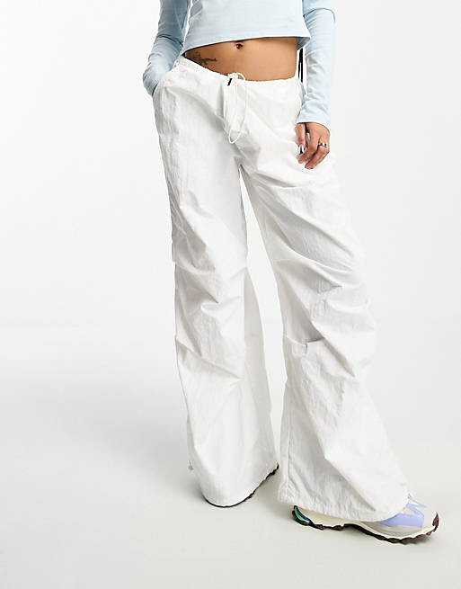 

Белые брюки карго с парашютом ASOS DESIGN Petite, Белый