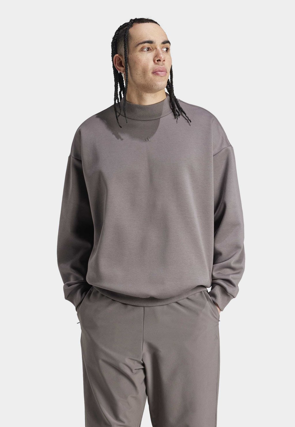 цена Толстовка BASKETBALL CREW adidas Originals, цвет charcoal