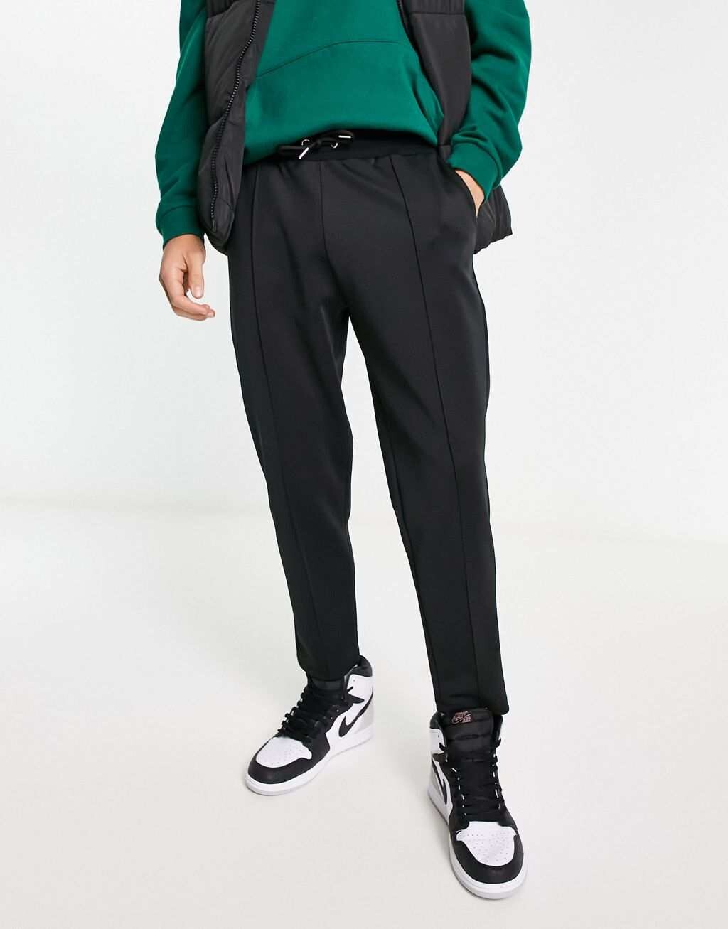 

Черные зауженные джоггеры ASOS DESIGN