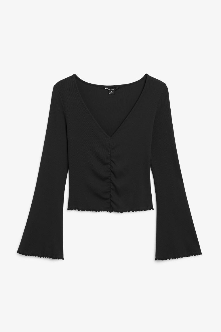 

Короткий топ с длинными рукавами и рюшами по низу Monki