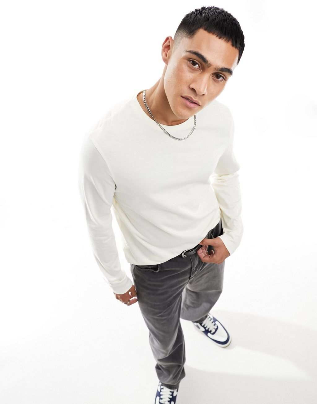 

Кремовая футболка с длинными рукавами и круглым вырезом ASOS DESIGN