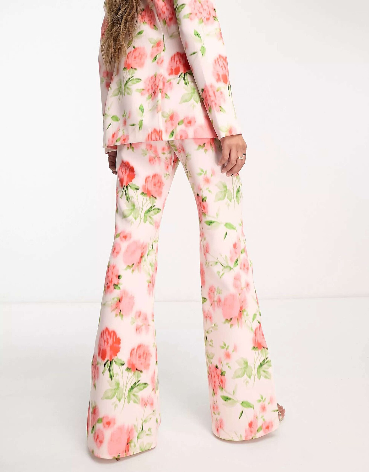

Костюмные брюки с цветочным принтом ASOS LUXE