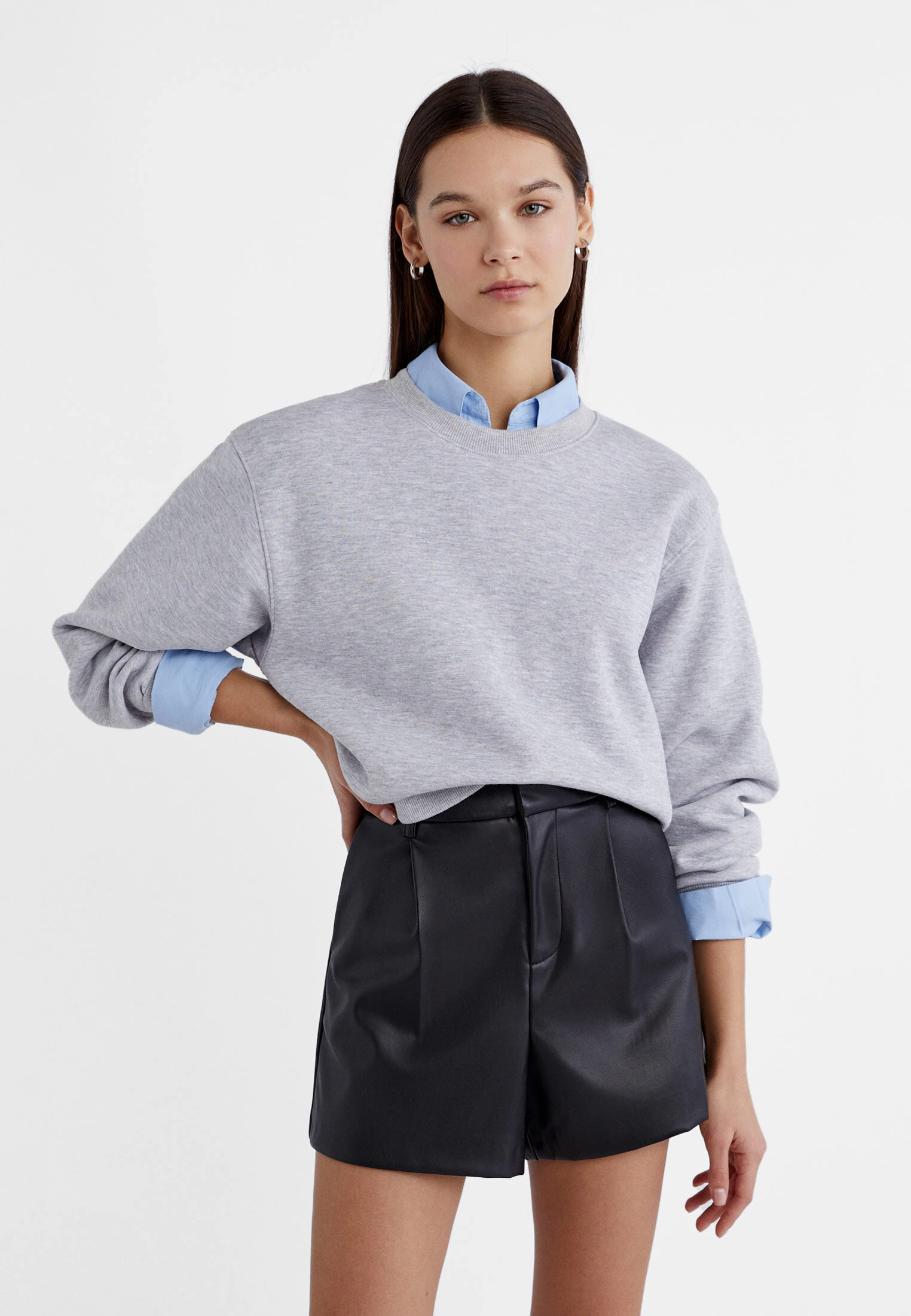 

Шорты из искусственной кожи Stradivarius, черный