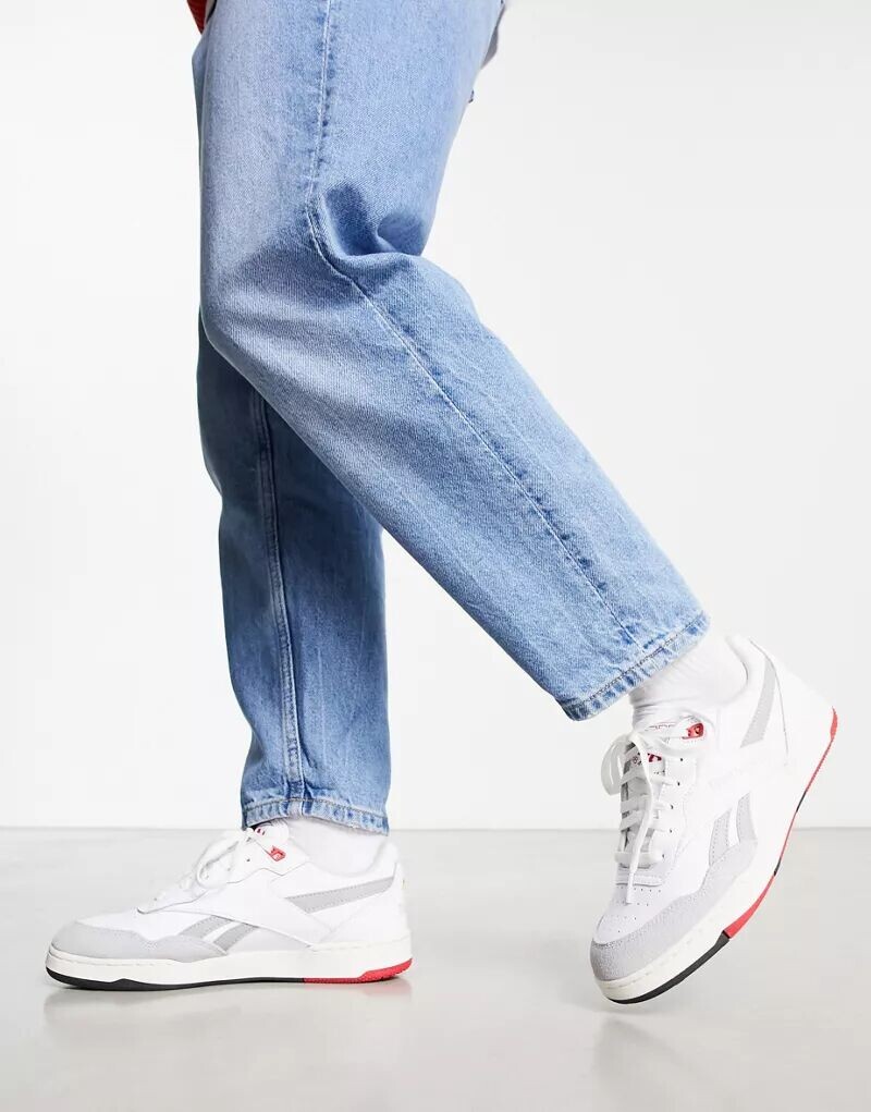 

Бело-красные кроссовки Reebok BB 4000 II