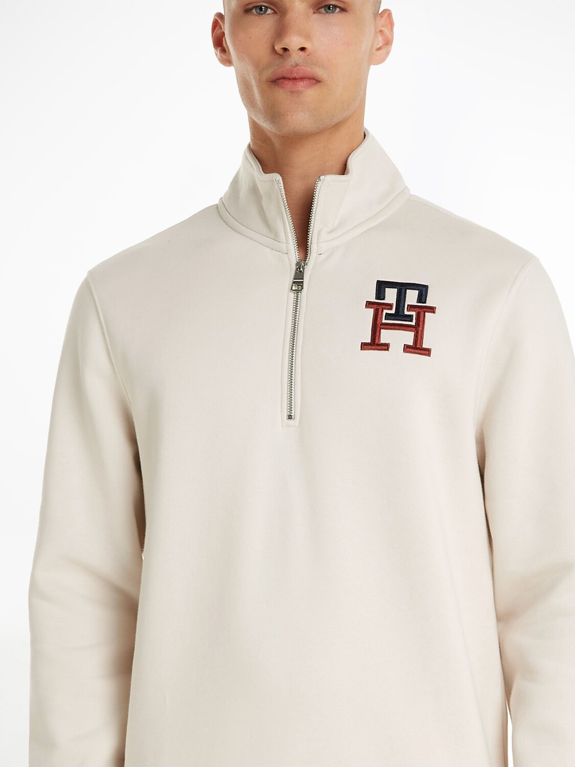 

Tommy Hilfiger Essential TH Джемпер с молнией до половины воротника и монограммой, белое перо, Белый