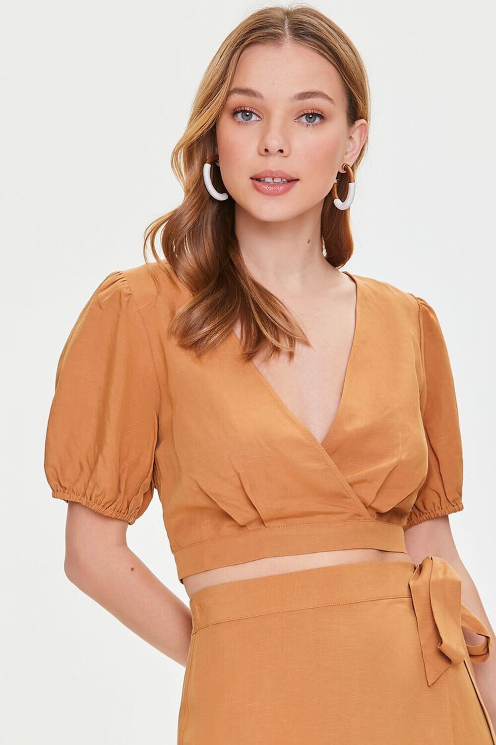 

Укороченный топ Surplice с объемными рукавами Forever 21