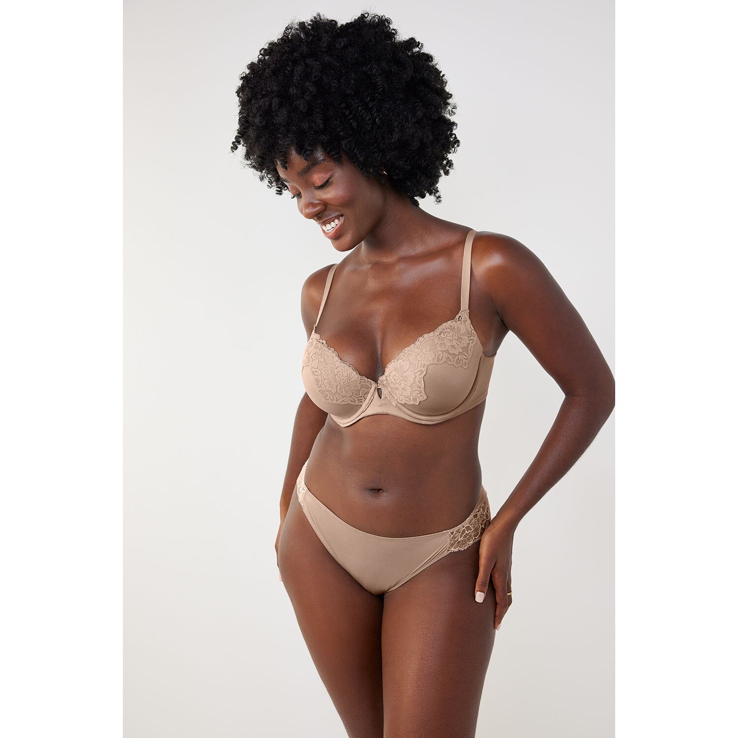 

Женские трусики-танга Maidenform Comfort Devotion со шнуровкой на спине 40159 Maidenform, белый