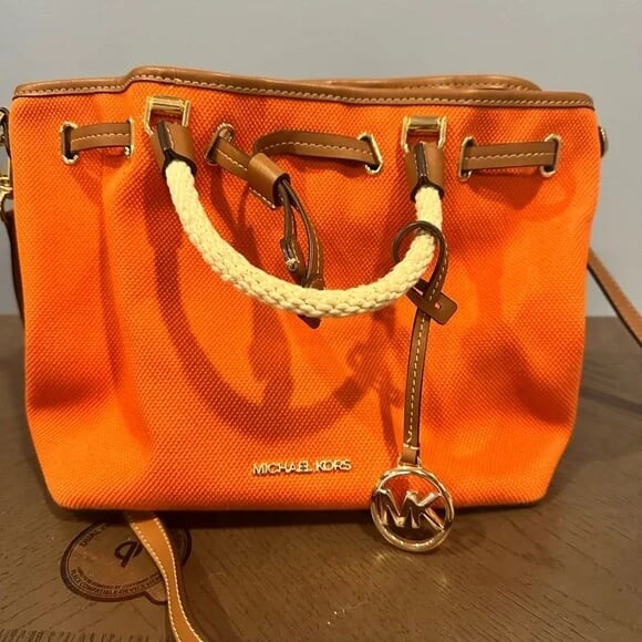 

Сумка женская Michael Kors, оранжевый