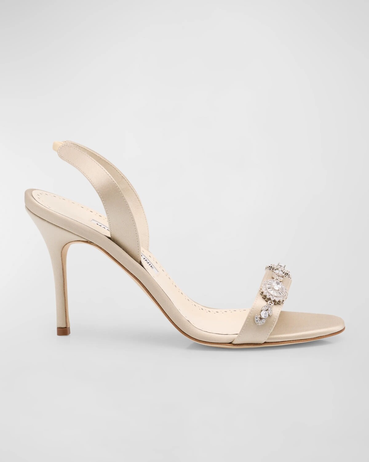 

Атласные сандалии с бретельками с кристаллами Manolo Blahnik, цвет Cream