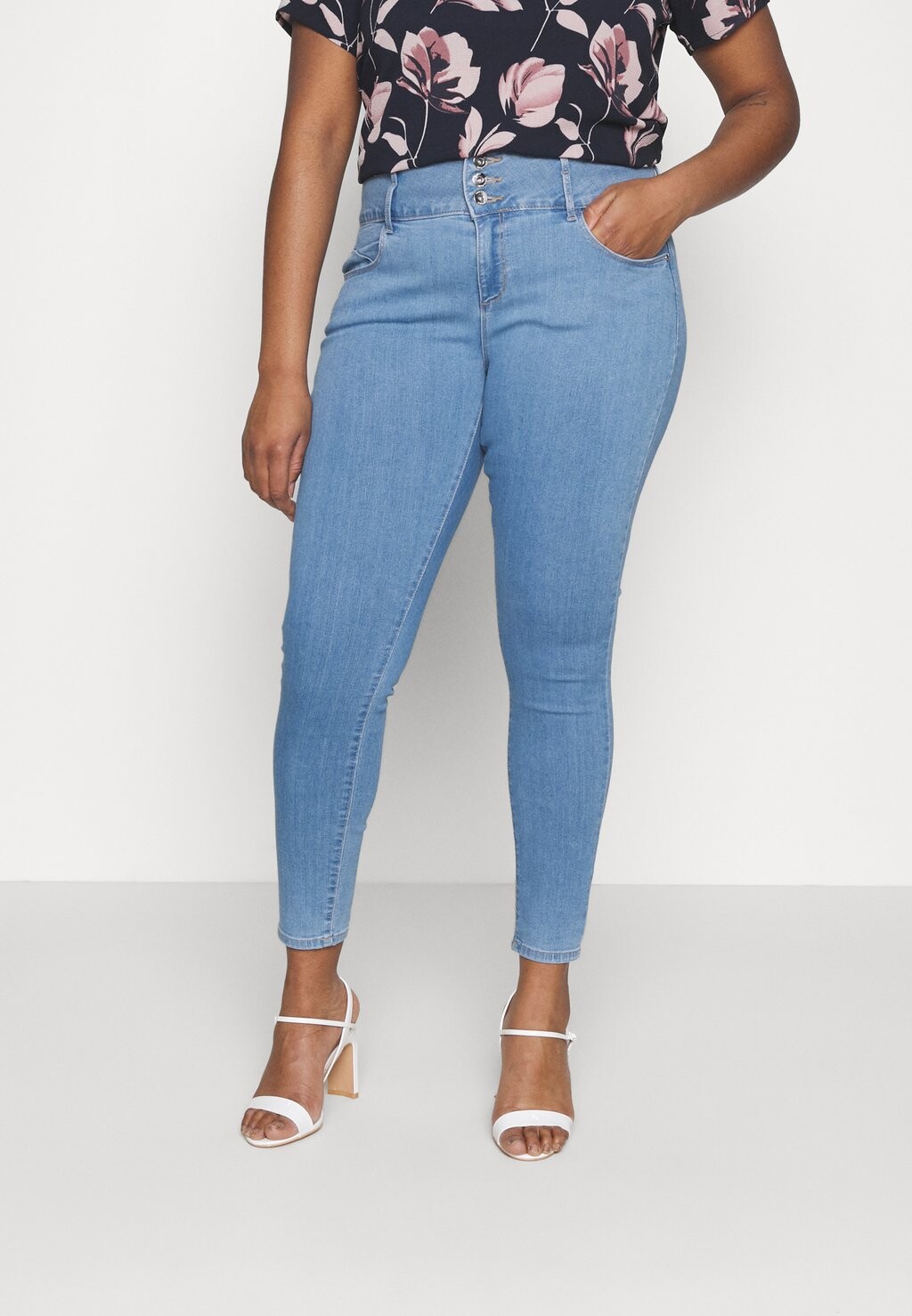 

Джинсы Skinny Fit ONLY Carmakoma