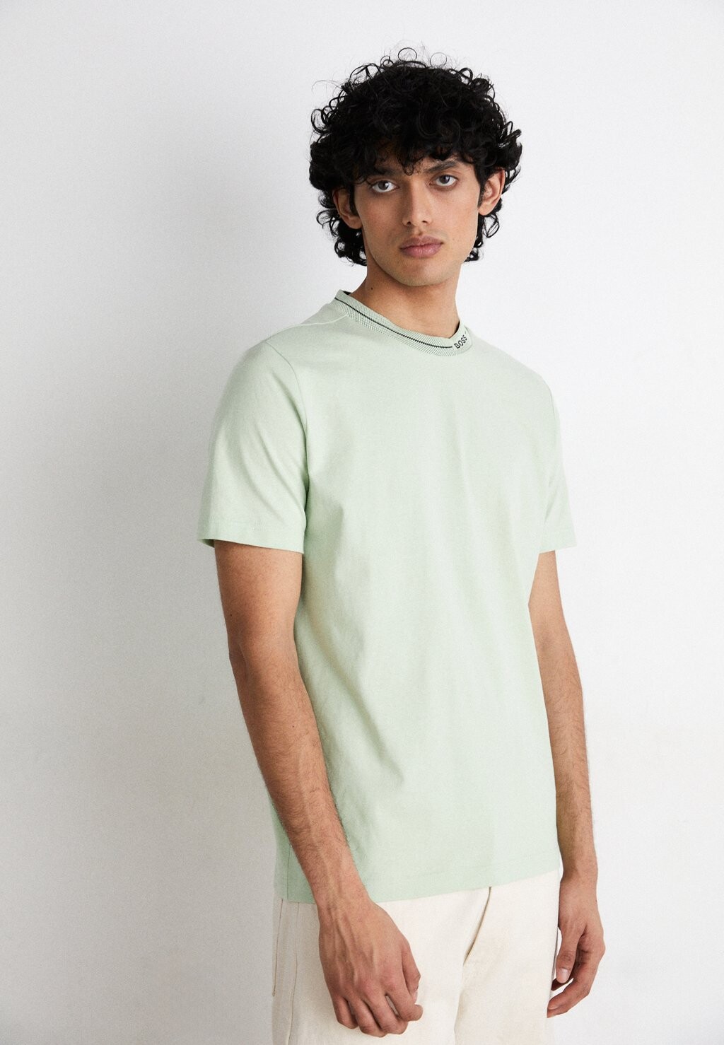 

Футболка базовая TEE BOSS, цвет open green