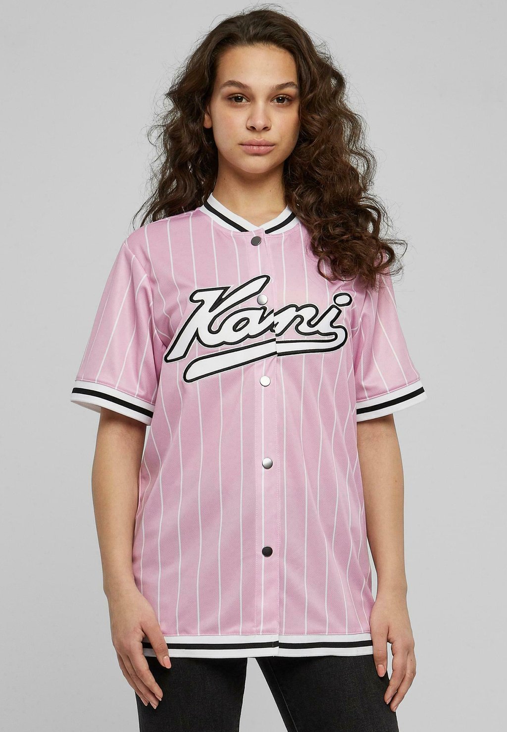 

Рубашка Karl Kani KK VARSITY PINSTRIPE BASEBALL, цвет pink white