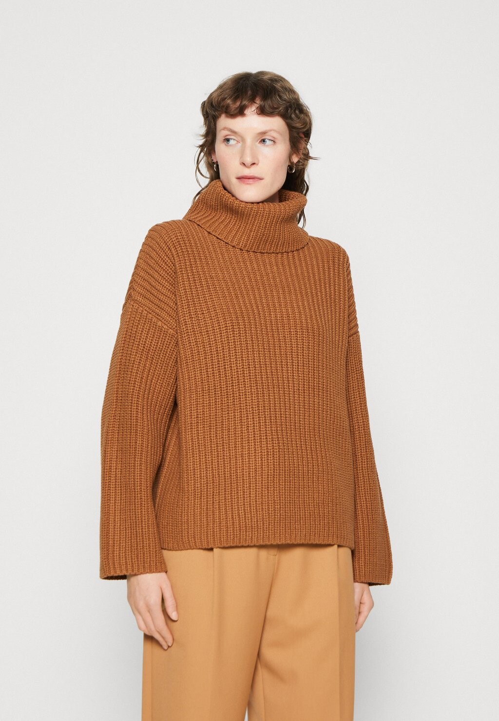

Свитшот Selected Femme SLFSEFIKA ROLLNECK, цвет toasted coconut