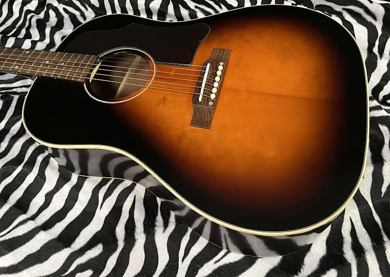 

Акустическая гитара 2023 Epiphone J-45 Vintage Sunburst Sonitone Aged Vintage Sunburst Gloss- Authorized Dealer- In Stock!