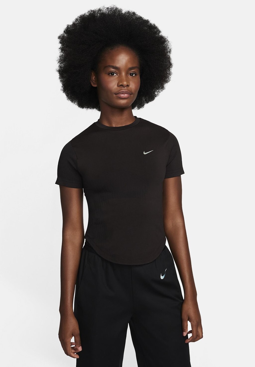 

Спортивная футболка Nike, земляной черный