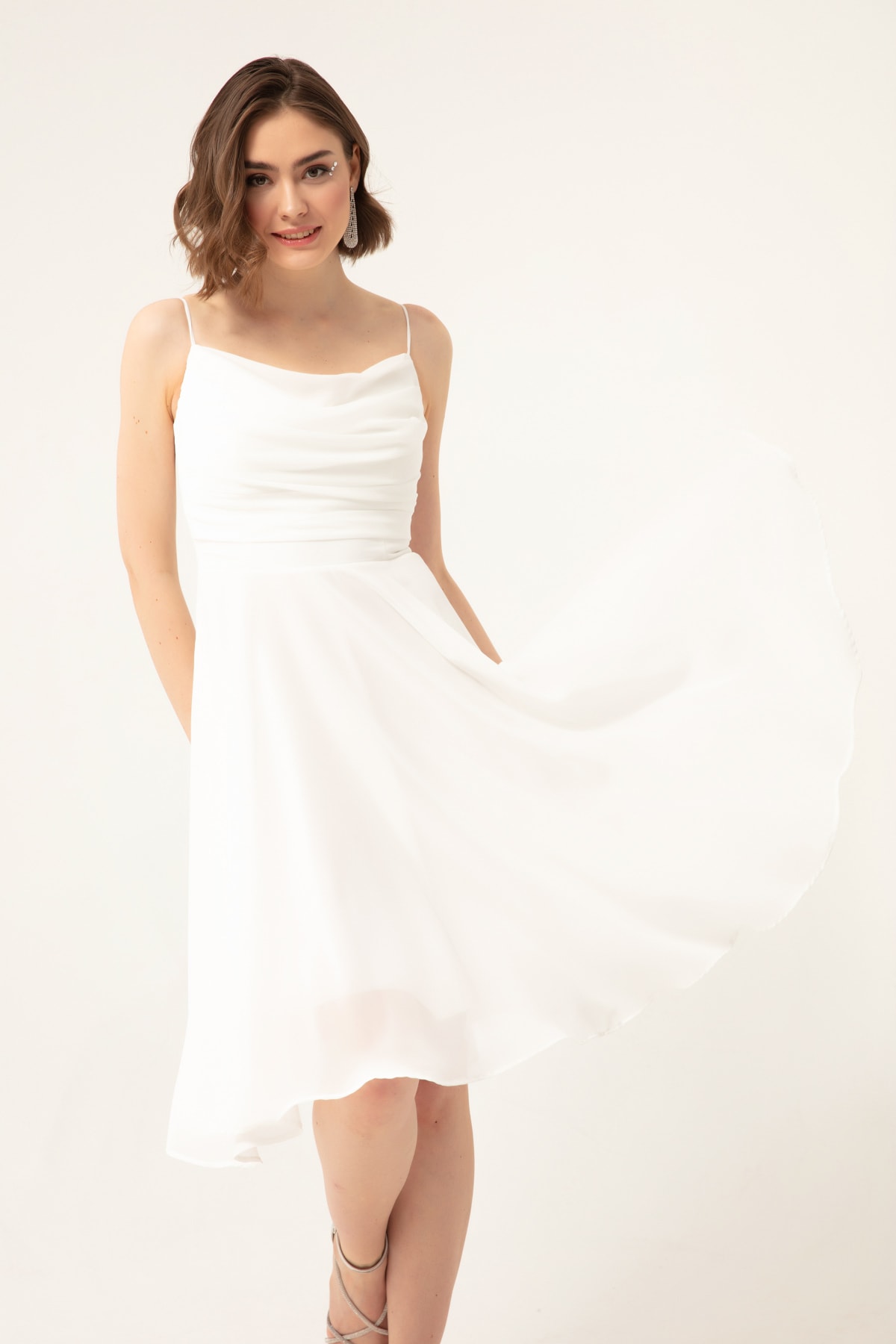 Женское белое расклешенное вечернее платье на тонких бретелях Lafaba, белый