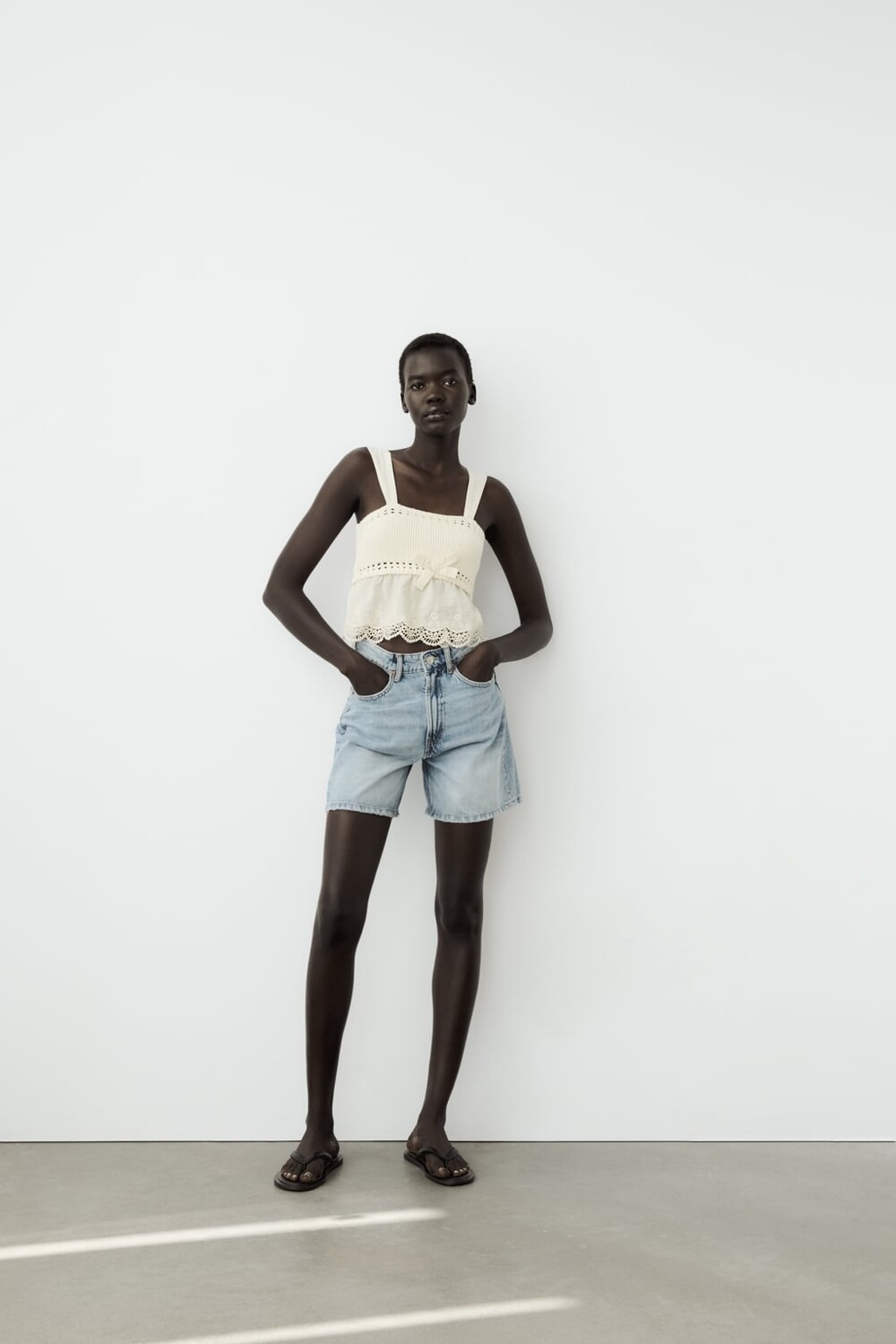 

Контрастный трикотажный топ с бантом ZARA, бежевый
