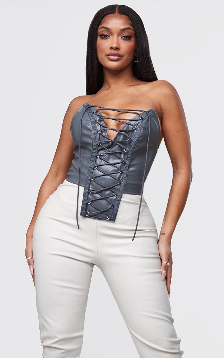 

PrettyLittleThing Угольный корсет из искусственной кожи со шнуровкой