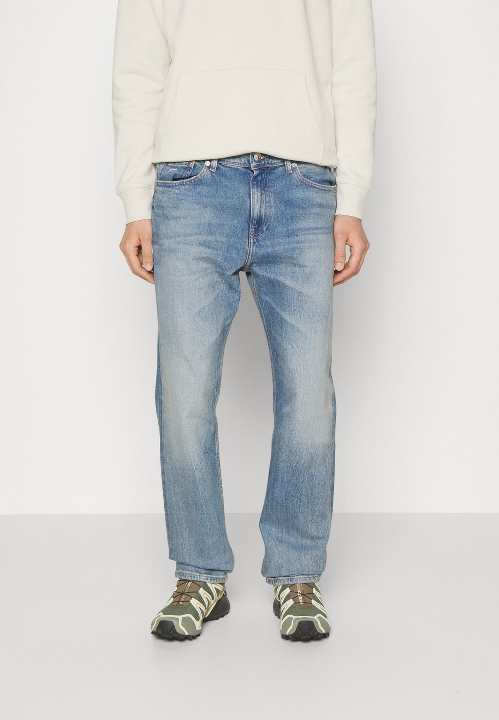 

Джинсы свободного кроя Tommy Jeans