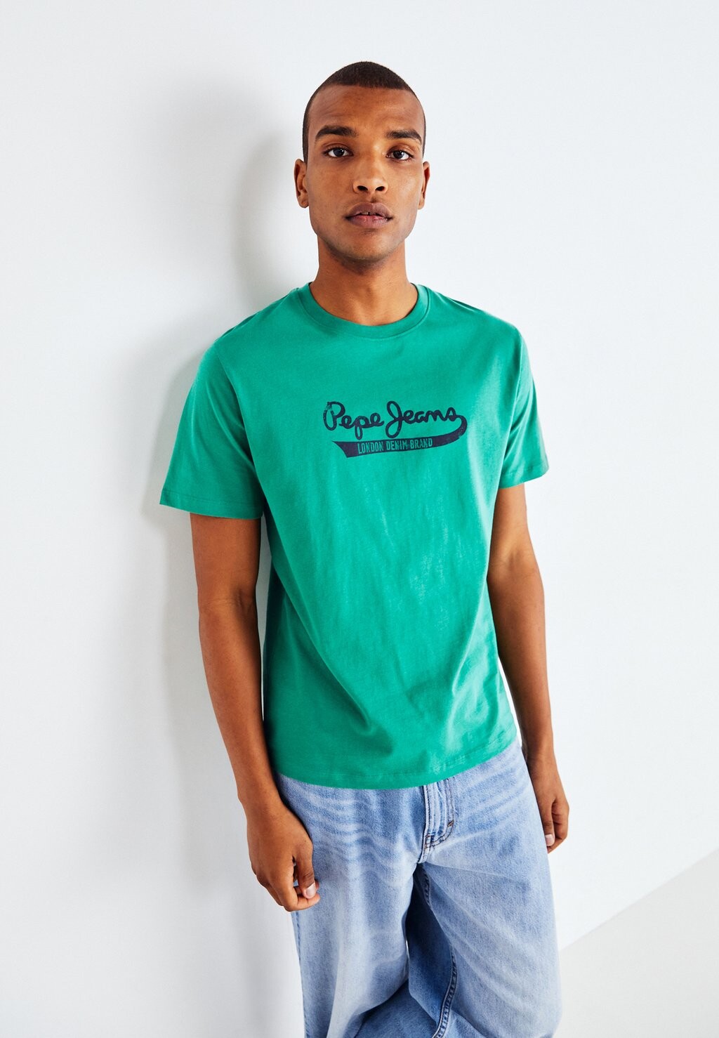

Футболка с принтом CLAUDE Pepe Jeans, цвет jungle green