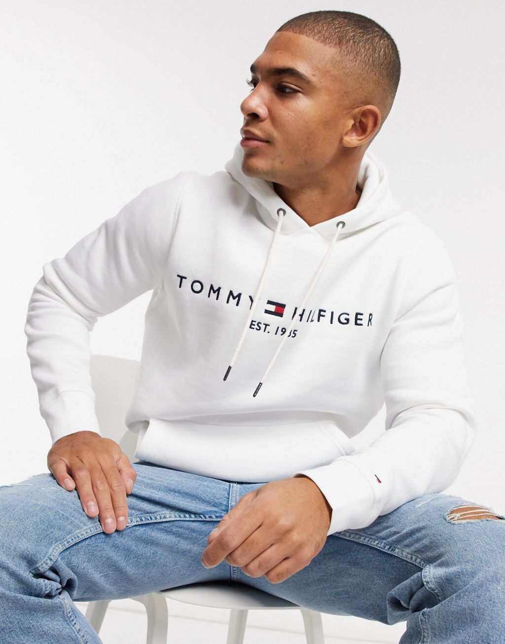 

Белая толстовка с логотипом Tommy Hilfiger