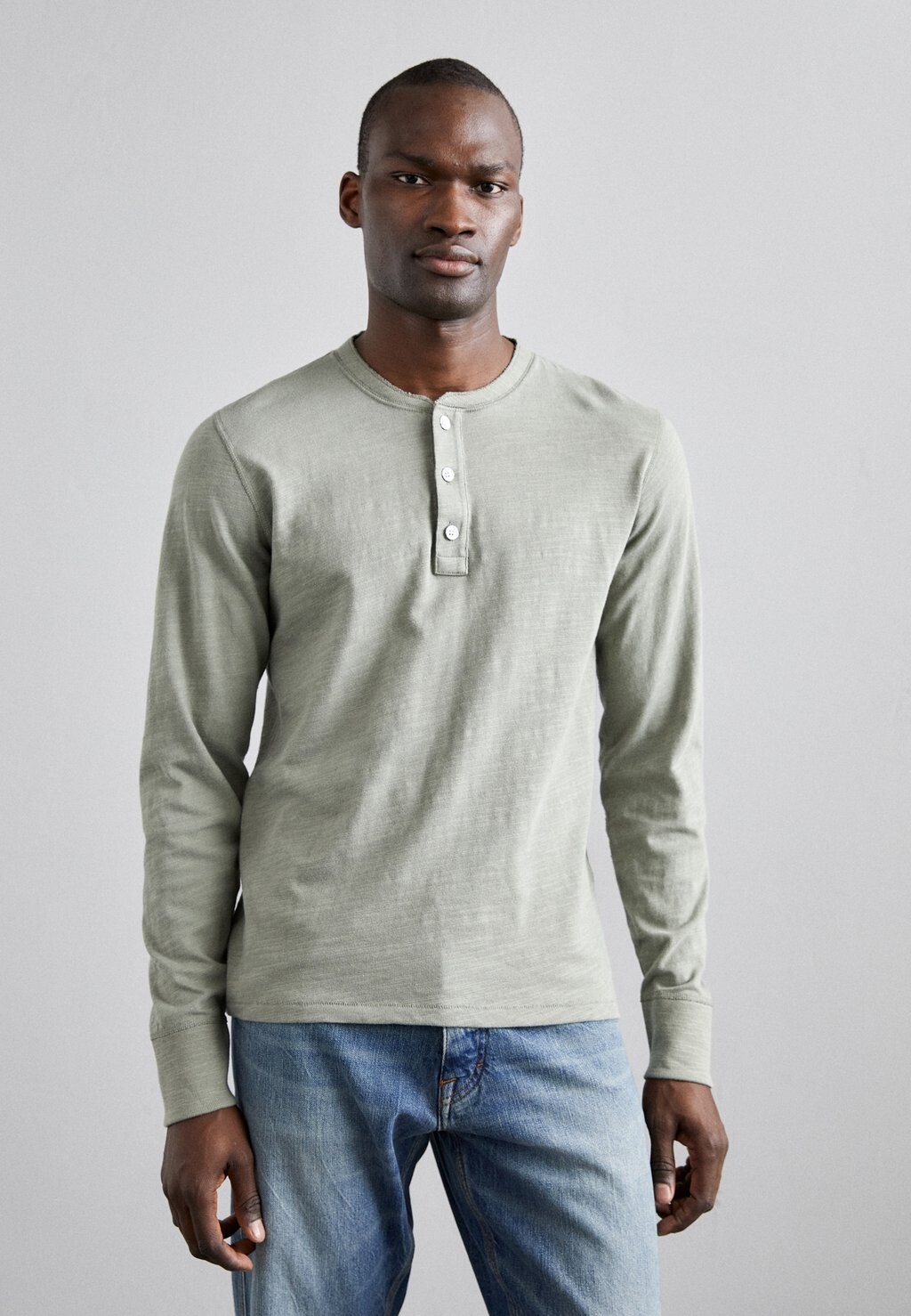 

Топ с длинными рукавами CLASSIC HENLEY rag & bone, цвет dark mint