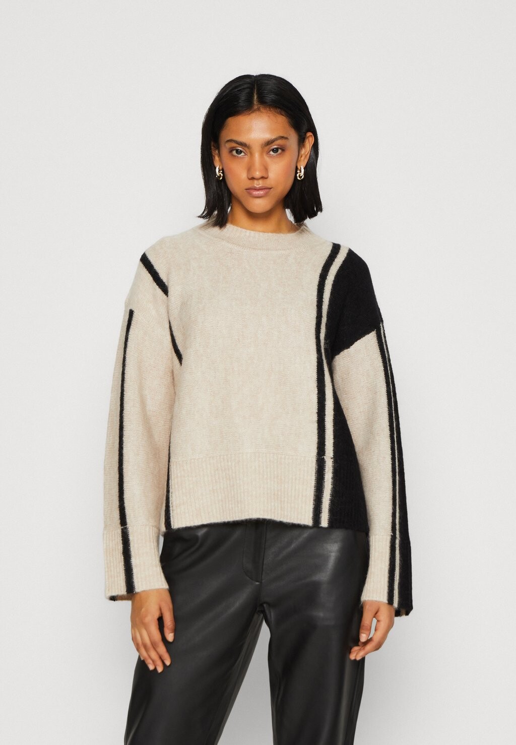 

Свитшот Selected Femme СЛФАЛЬВА, цвет black/birch