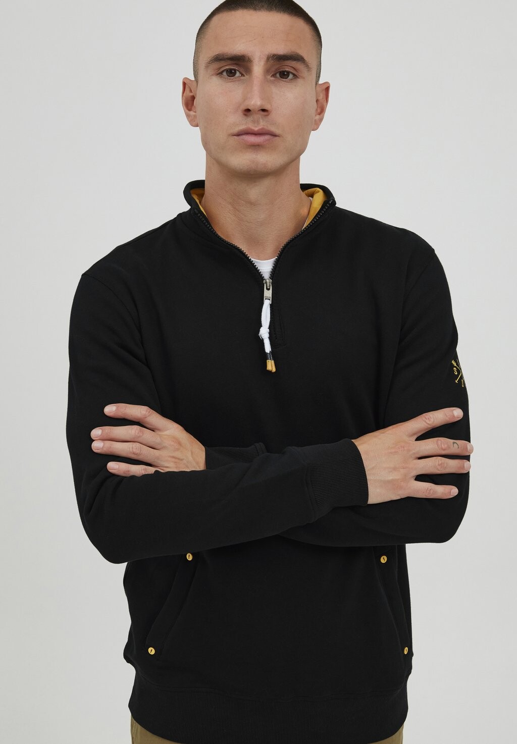 

Свитер Solid, черный