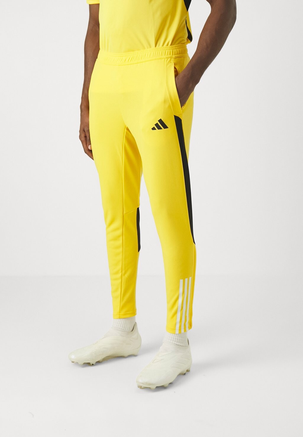 

Team Juventus Turin Training Pant Adidas, цвет bold gold
