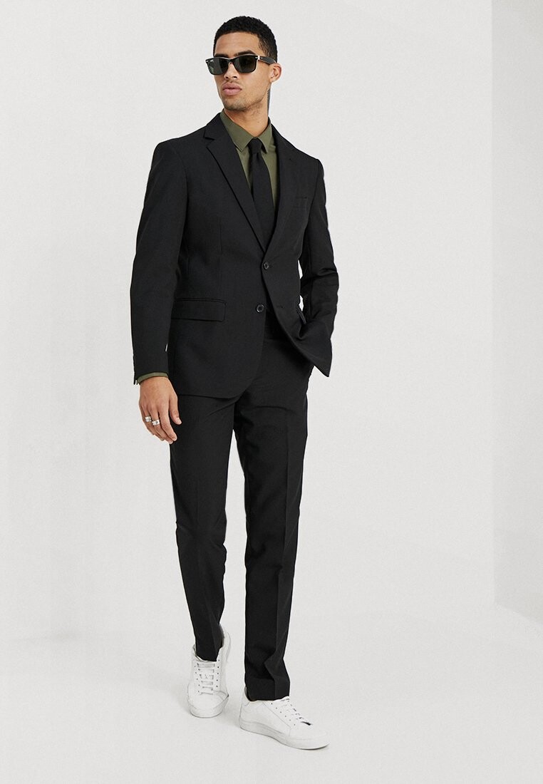

Костюм KNIGHT OppoSuits, цвет black