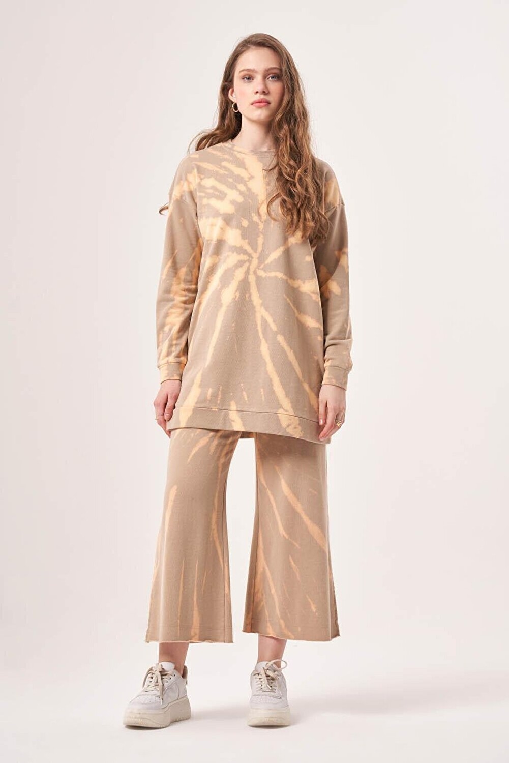

Базовый бежевый свитшот Batik Mizalle